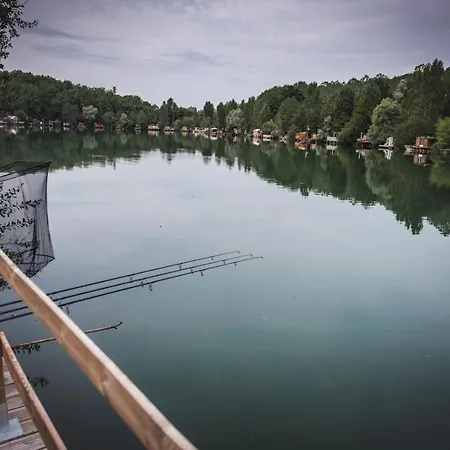 Le Chalet D'egly Lodge *